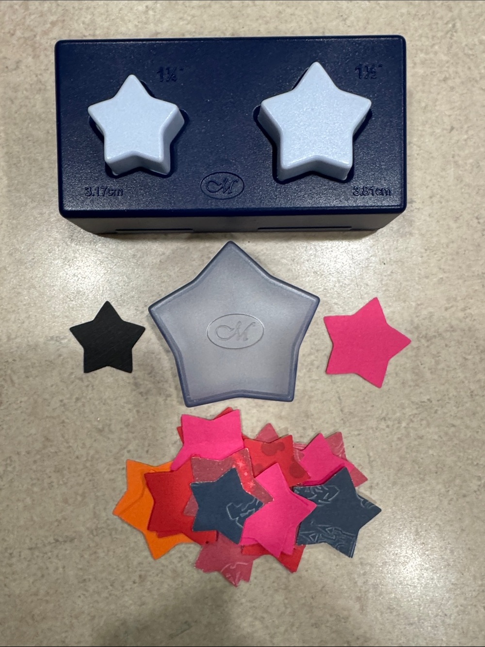Creative Memories Star Punch Craft Tool 1 1/4”, 1 1/2”